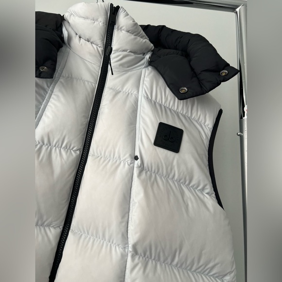 Moose Knuckles - flightweight Bushwick Vest - Picture 3 of 14